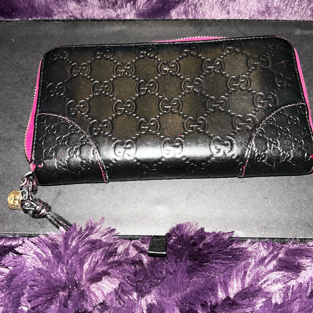 GUCCI GG GUCCISSIMA LEATHER
LONG ZIPPERED, MONOGRAM BLACK & PINK WALLET. - Picture 9 of 15